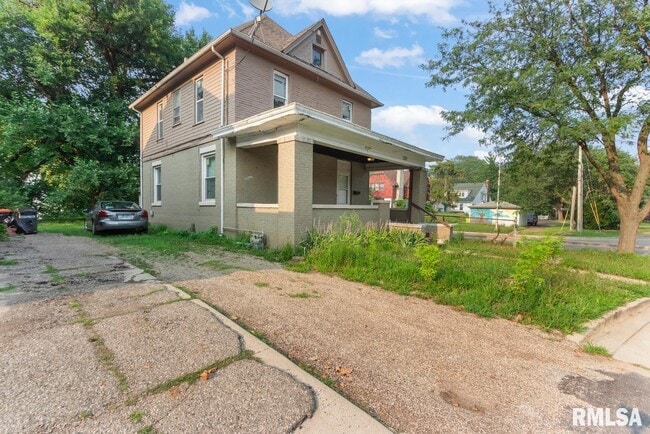 Foto del edificio - 1301 W Parkside Dr