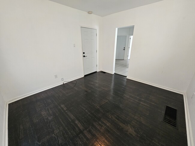 Livingrooom - 2126 Maury Ave