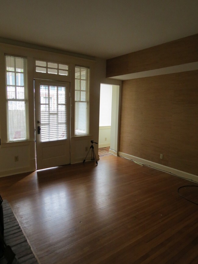 Living Room - 360 Winthrop Ct