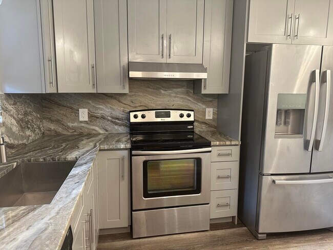 Foto del edificio - 21915 Lake Forest Cir