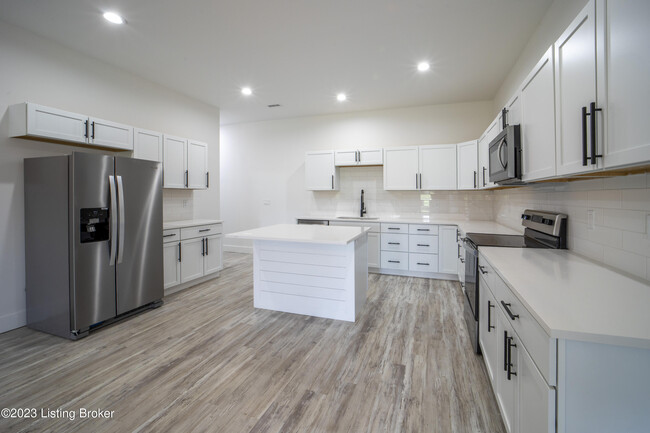 Building Photo - 60 Garden Dr