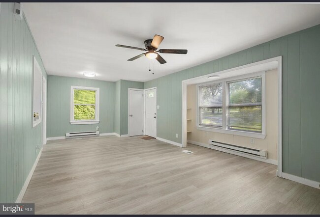 Building Photo - 302 Pine Way