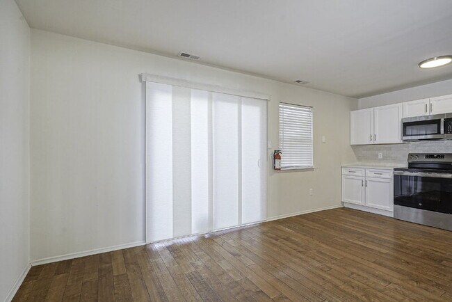 Foto del edificio - 3312 Larkspur Ct