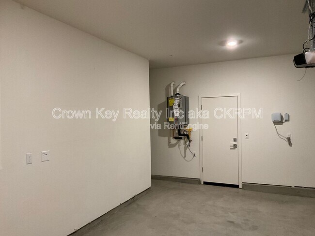 Foto del edificio - 7236 Diamond Ave