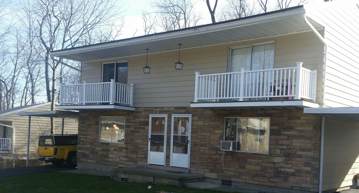 104 Stonecrest Dr, Butler, PA 16001 Townhouse for Rent in Butler, PA