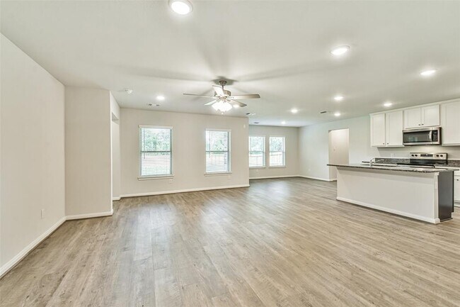 Building Photo - 27204 Blueberry Hill Dr