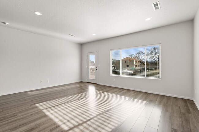 Foto del edificio - 4808-4810 E Fairview Ave