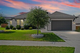 Building Photo - 1336 Academy Oaks Dr