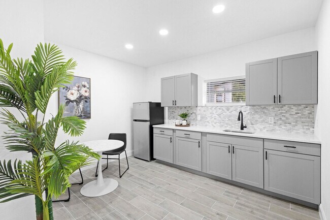 Foto del edificio - 1882 Lake St