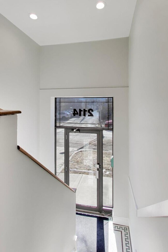 Foto del edificio - 2114 W Byron St