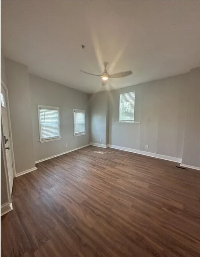 Apartamento actualizado de 3 habitaciones y 1 baño - 65 Manchester St