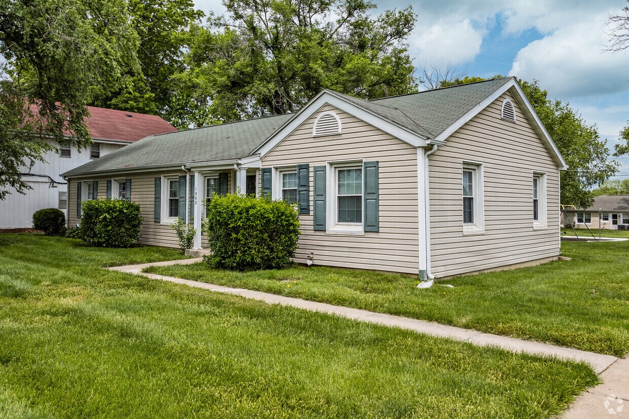 Primary Photo - Country Club Village I