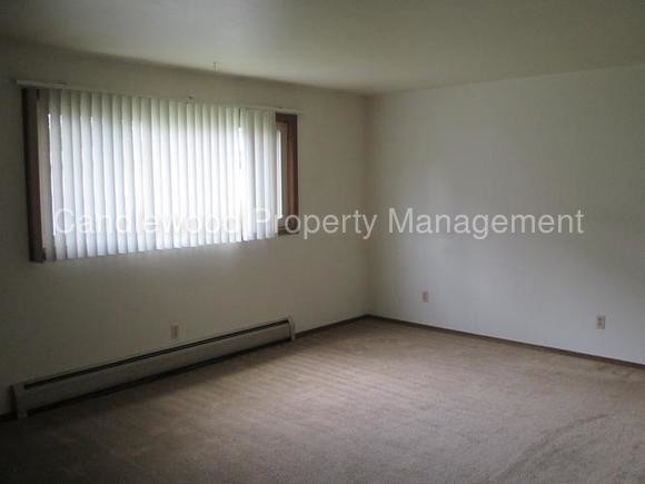 Building Photo - 2551 Chestnut Dr