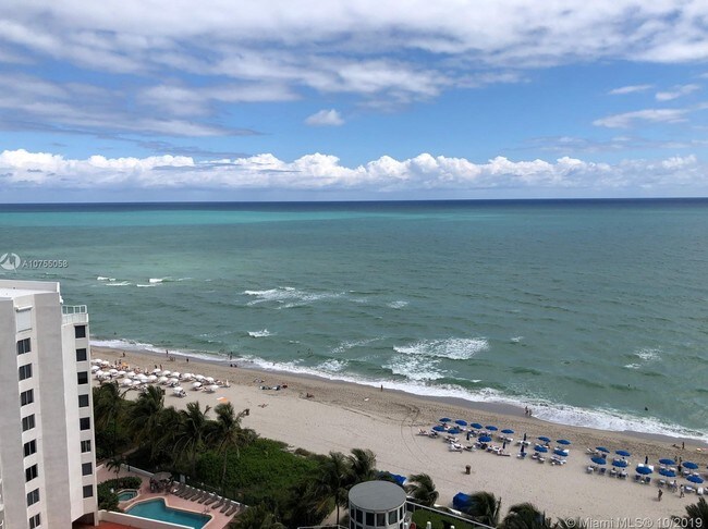 Foto del edificio - 17201 Collins Ave