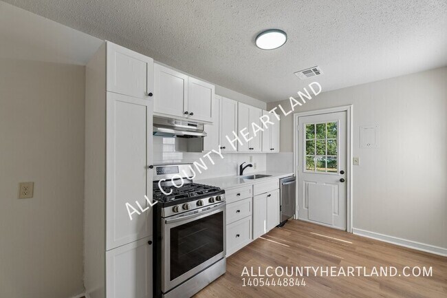 Building Photo - 912 SW 48th St