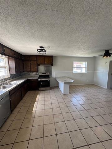 Building Photo - 725 Garza Ave