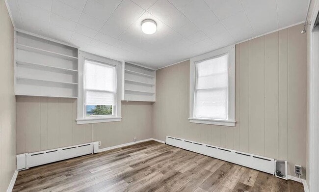 Building Photo - 348 Woodbine Way