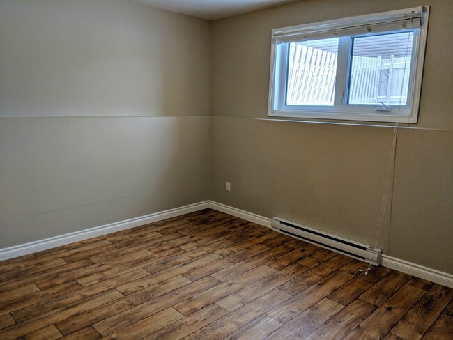 Building Photo - 800-888 88 Ave