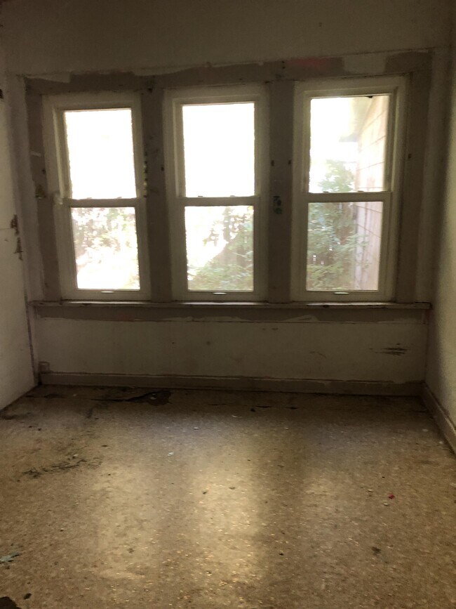 Building Photo - 209 E Oklahoma Ave