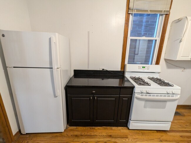 Appliances - 1837 W Addison St