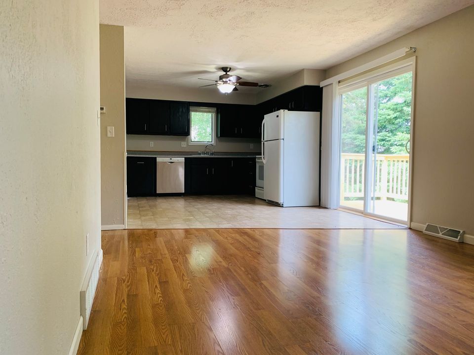 Foto principal - 2800 W Spencer St