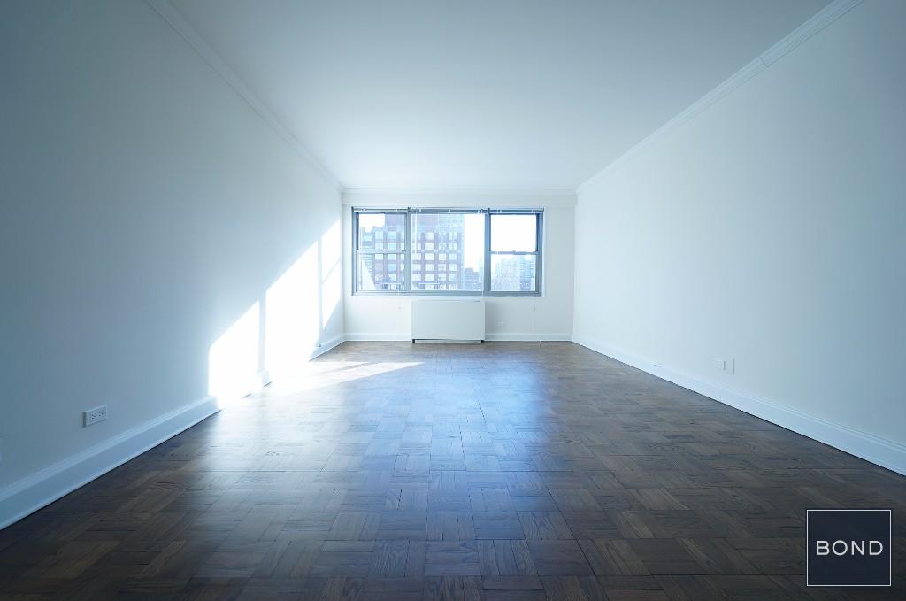 Foto principal - 353 E 83rd St