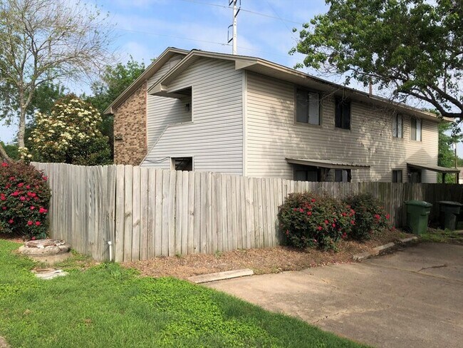 Building Photo - 2505 Pecan Ridge Dr