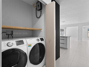Building Photo - 421 S 56th Terrace