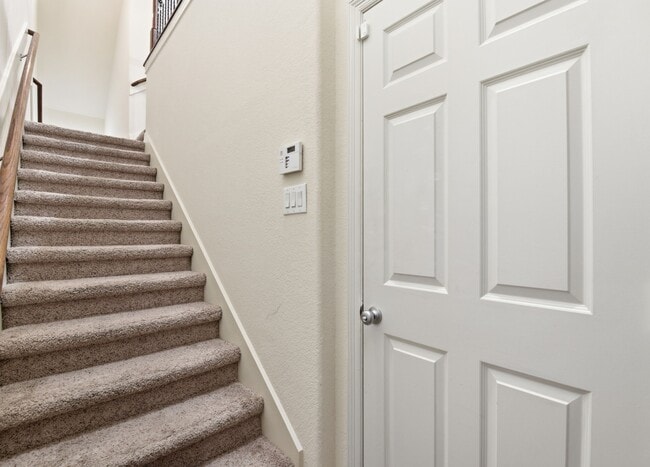 Building Photo - 3209 Clearview Cir