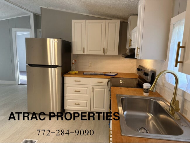 Building Photo - 608 NE Diana Terrace