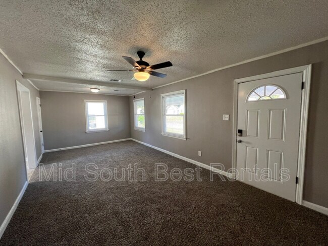 Foto del edificio - 1767 S Wellington St