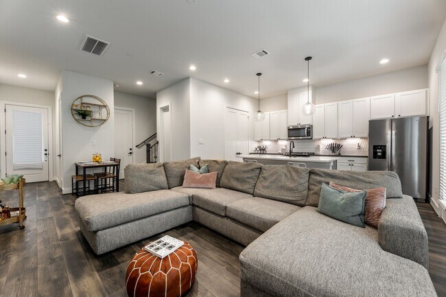 Foto del edificio - 5725 White Magnolia St.