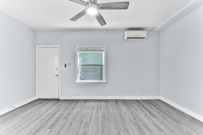 Building Photo - 1711 E Appleton St