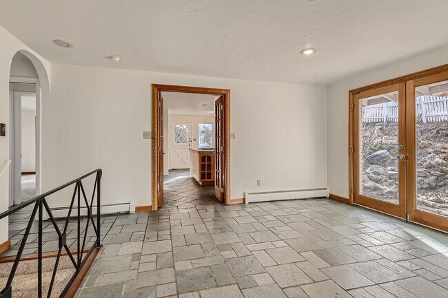 Foto del edificio - AMAZING LOCATION 4 Bed 2 Bath Home in Boul...