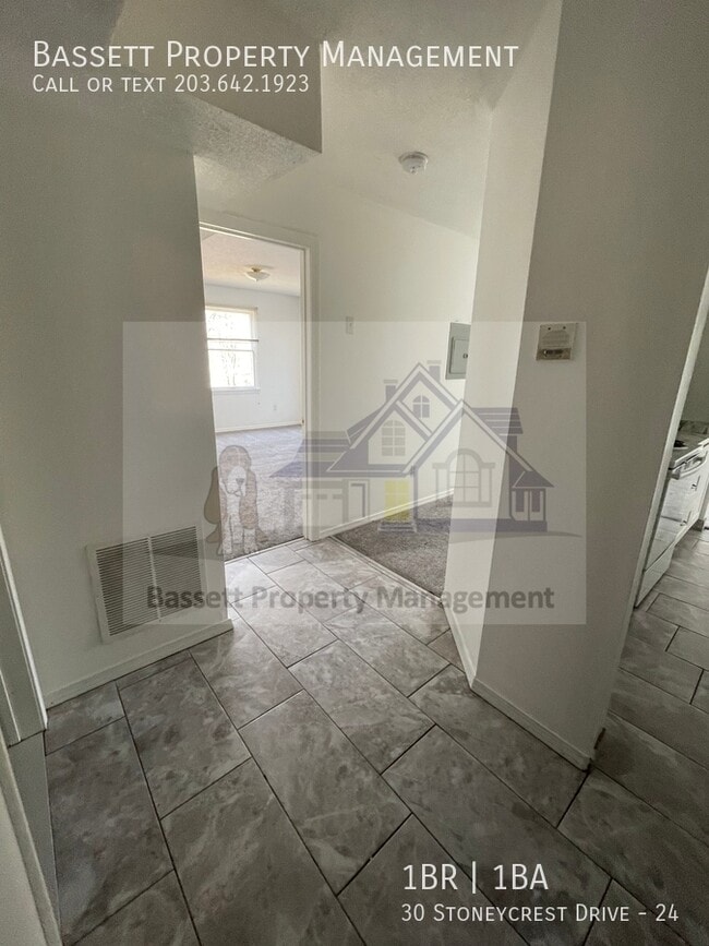 Building Photo - 30 Stoneycrest Dr