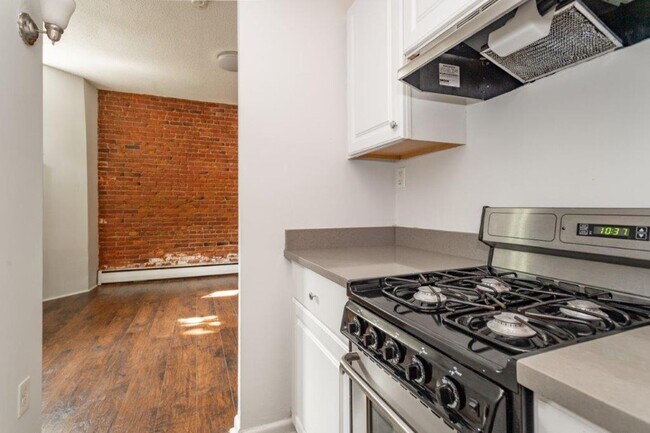 Foto del edificio - South End Studio $1975 vacant and easy to show