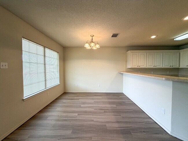 Foto del edificio - South Lubbock, 3-Bedroom Duplex!