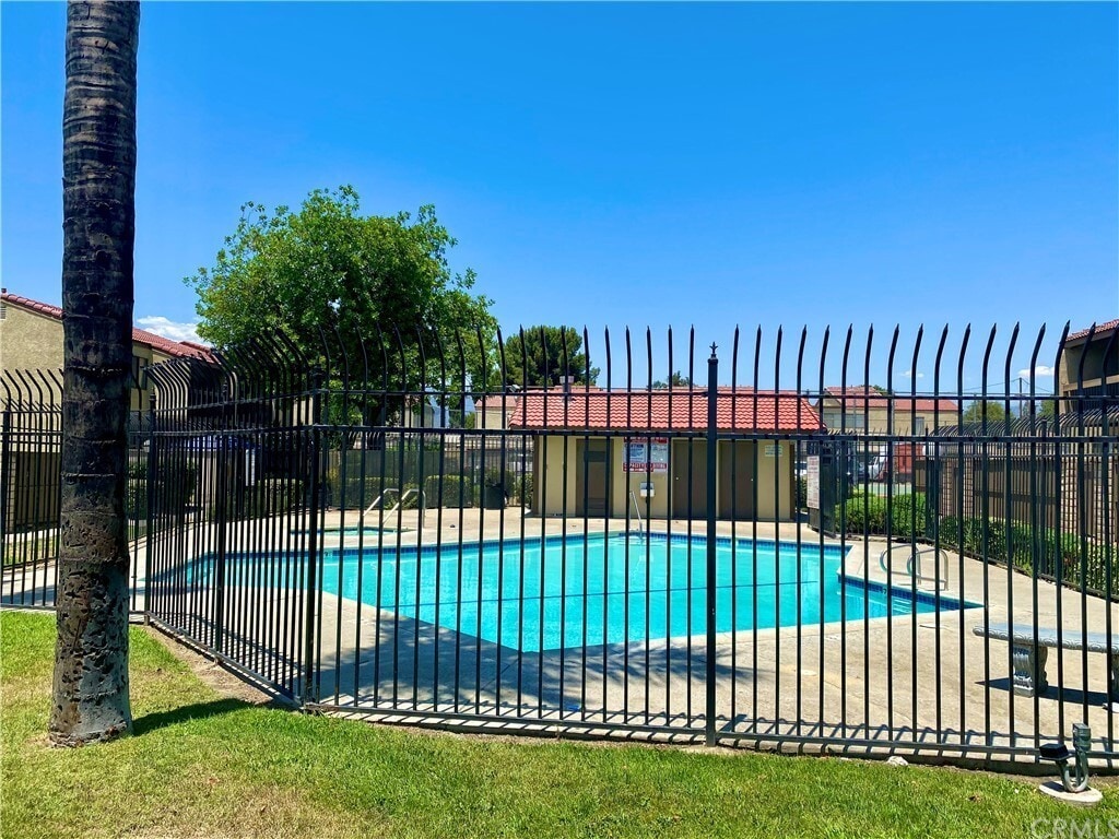 9214 Citrus Ave Unit D, Fontana, CA 92335 Condo for Rent in Fontana