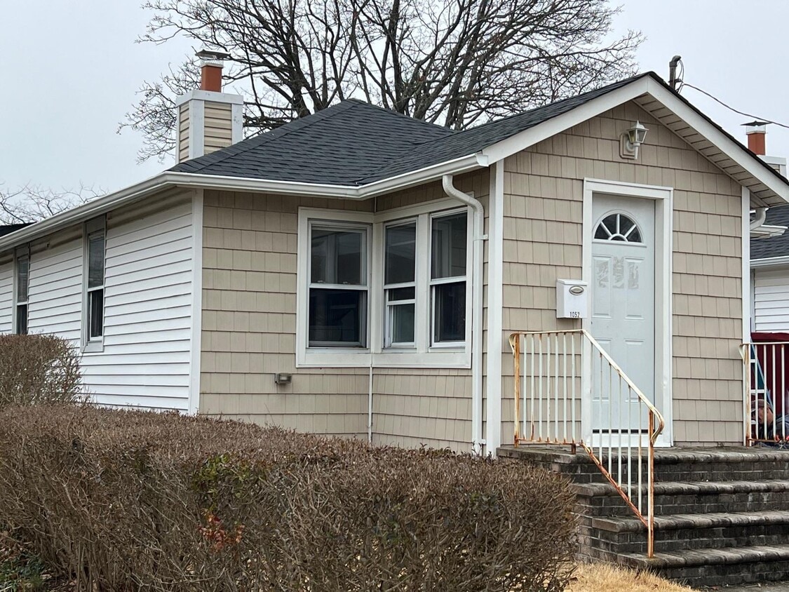 Foto principal - 1052 Cornwell Ave