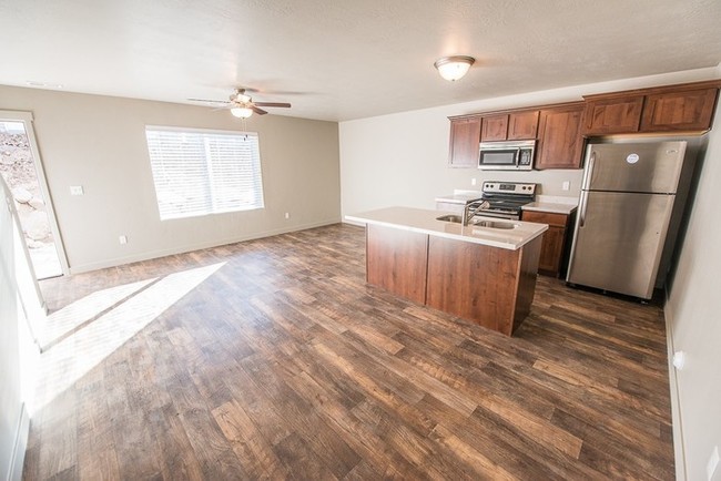 Building Photo - Townhome with Attached 2-Car Garage!