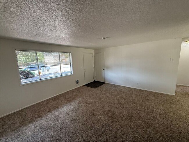 Foto del edificio - 3870 Iberis St NE