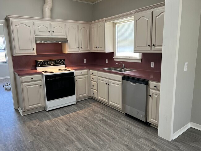 Foto del edificio - 900 NE Acc Rd