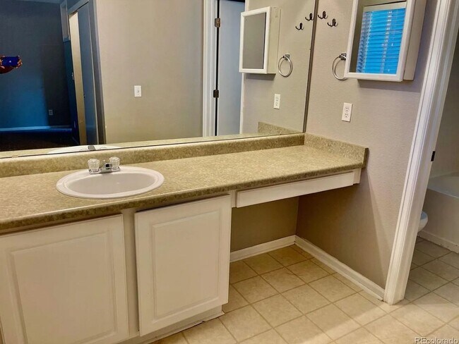 Building Photo - 3 Bedroom Single Family Home in Aurora
