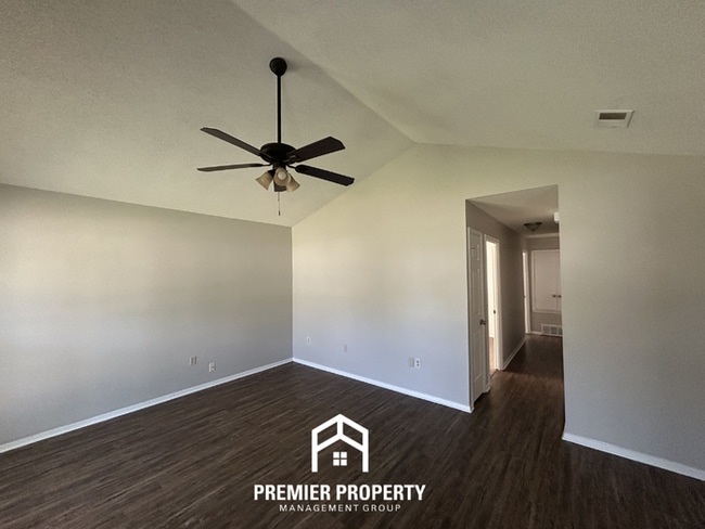 Foto del edificio - Cozy 3BR/1.5BA Horn Lake Home | Vaulted Ceilings & Bay Window Kitchen