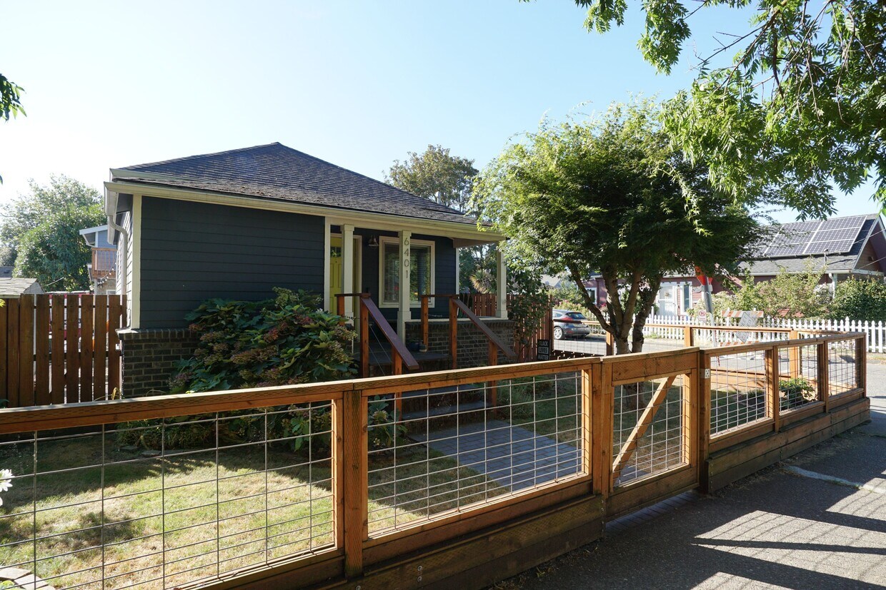 Primary Photo - 6401 Flora Ave S