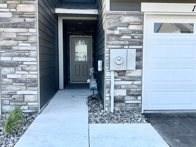 Building Photo - 17075 Dysart Pl