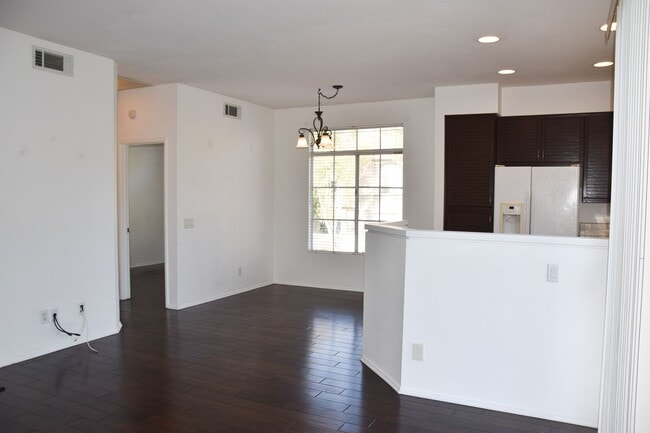 Building Photo - 8215 E White Oak Ridge