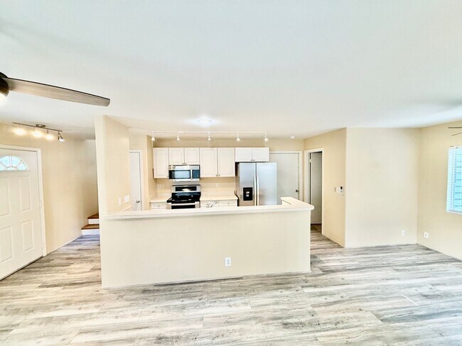 Foto del edificio - Wood Creek/3 BD/2.5 BA/Garage