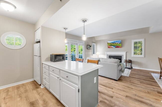 Foto del edificio - 2124 Old Pond Ln