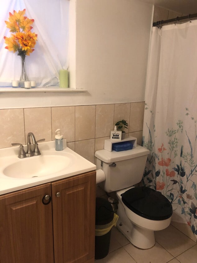 BATHROOM - 907 20th St